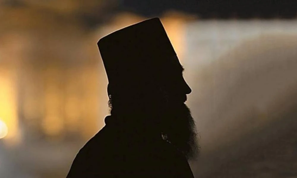 «Θα είμαι ο Θεός σου» έλεγε ο ιερέας που χτυπούσε την πρεσβυτέρα